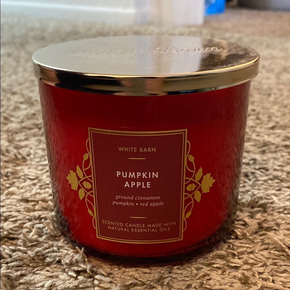 White Barn Pumpkin Apple Scented Candle - Red